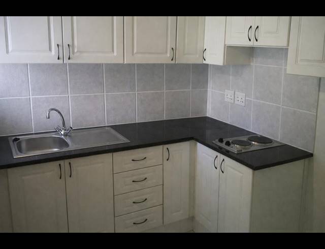 0 BEDROOM PROPERTY TO RENT IN RONDEBOSCH